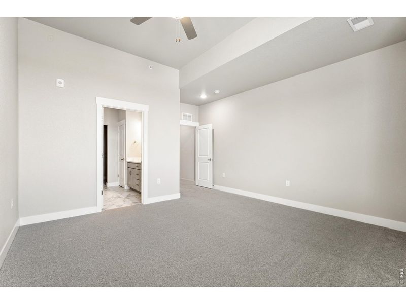 Spacious, unfurnished interior of a new home in , Fort Collins (Image 9).