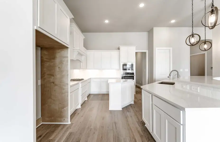 Representative furnished interior of a home built from the 2909 by Ravenna Homes in The Woodlands Hills 65′, Willis (Image 11). Representative furnished interior of a home built from the 2909 by Ravenna Homes in The Woodlands Hills 65′, Willis (Image 11).