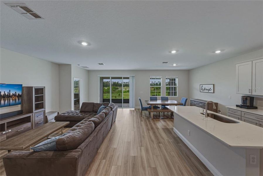 Community amenities in , Riverview (Image 49).