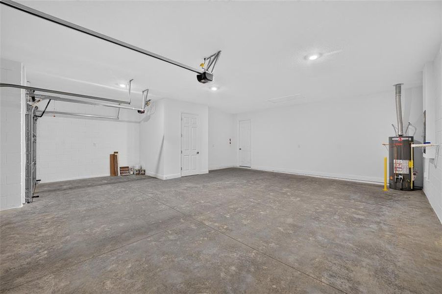 Spacious, unfurnished interior of a new home in , Ocala (Image 53).