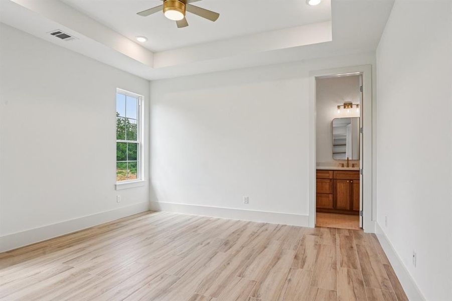 Spacious, unfurnished interior of a new home in , Burleson (Image 34).