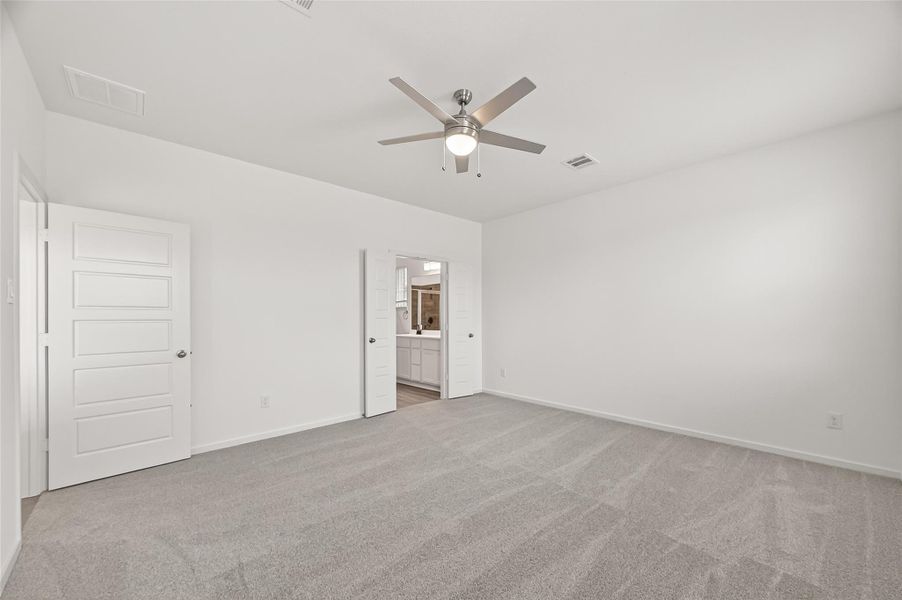 Spacious, unfurnished interior of a new home in , Iowa Colony (Image 35).