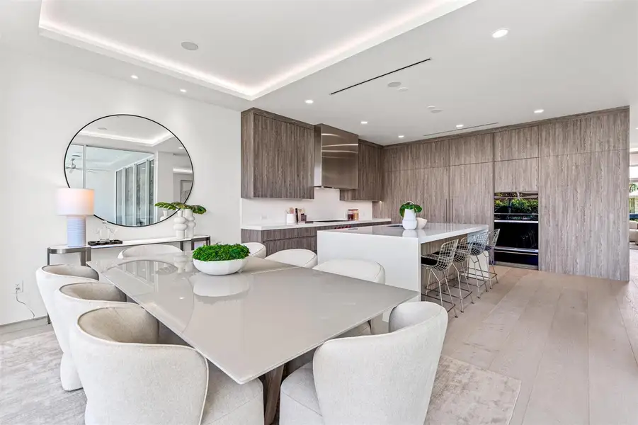 DINING_ROOM_TO_KITCHEN