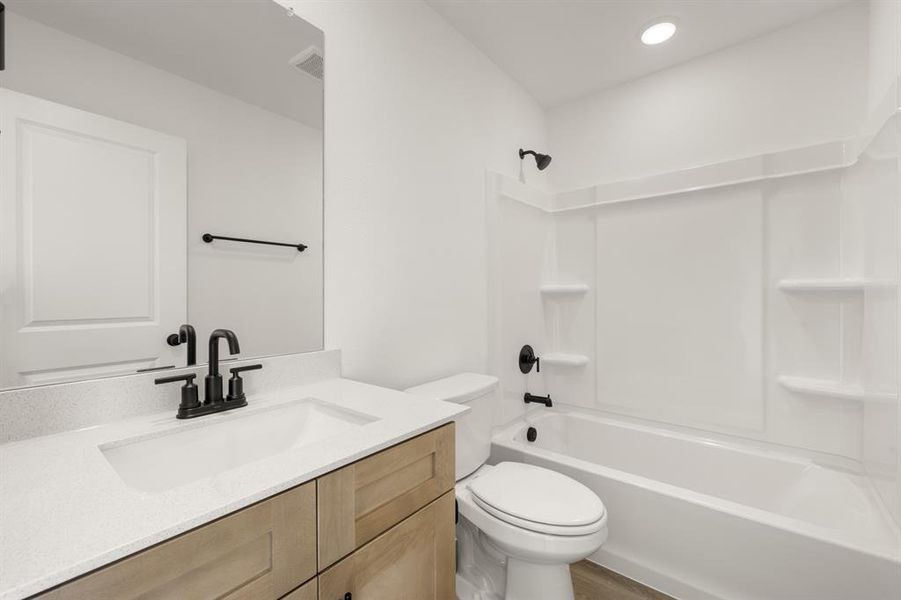 26_657 Tyronza- Bathroom-2