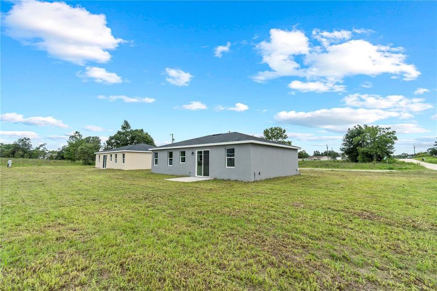 Exterior details and patio area of a home in , Dunnellon (Image 19).