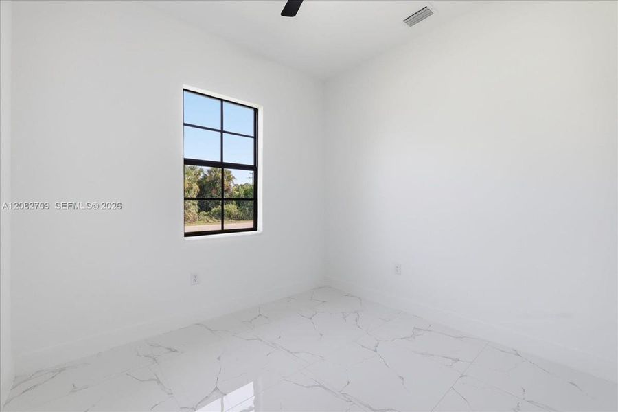 Spacious, unfurnished interior of a new home in , Lehigh Acres (Image 20).