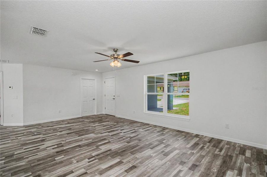 Spacious, unfurnished interior of a new home in , Ocala (Image 12).
