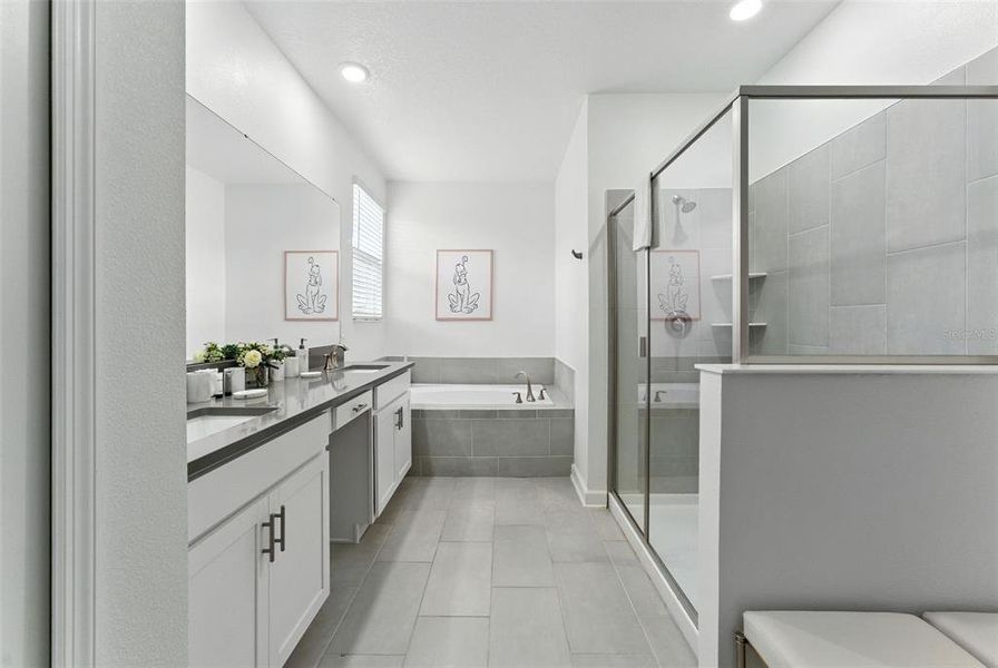 Furnished interior view inside a new home in , Davenport (Image 48).