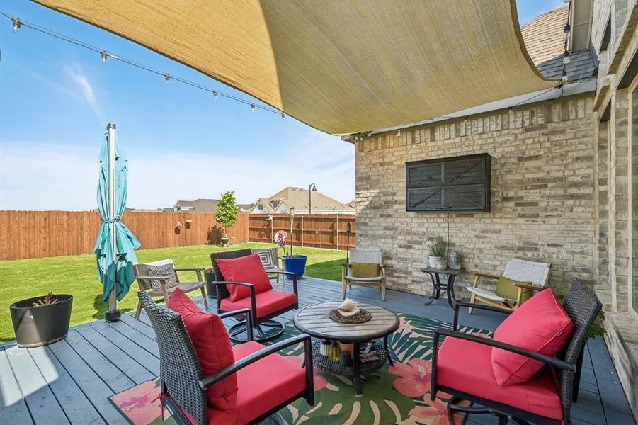 Exterior details and patio area of a home in Ridge Crossing, Waxahachie (Image 22).