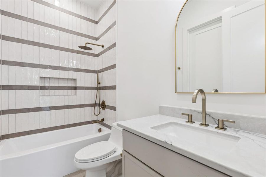 Furnished interior view inside a new home in , Dallas (Image 32).