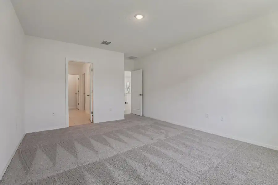 Representative unfurnished interior of a home built from the Vista by Maronda Homes in Malabar Springs, Palm Bay (Image 27).