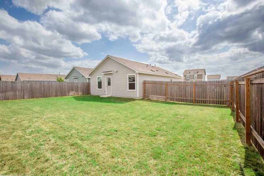 Exterior details and patio area of a home in Summerside, Lockhart (Image 3).