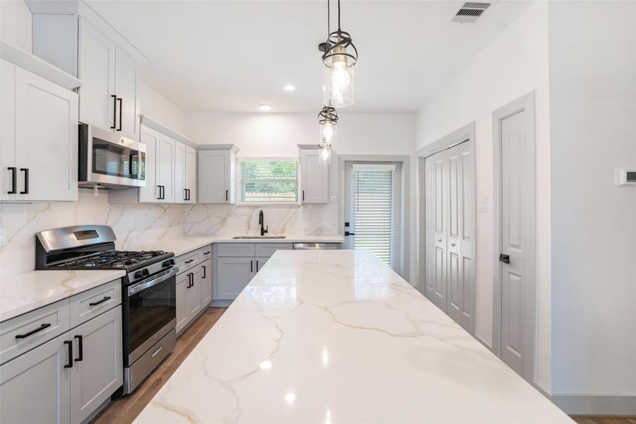 Image 12 of a home in Avenue Park.