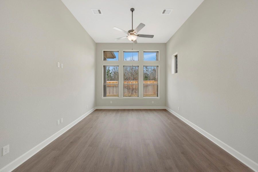 Spacious, unfurnished interior of a new home in Kresston - Enclave Collection, Magnolia (Image 35).