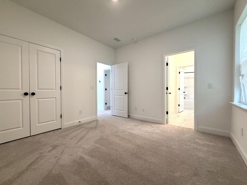 Spacious, unfurnished interior of a new home in , Charleston (Image 37).