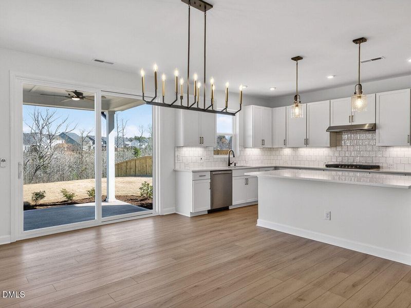 010-1280x960-dining-room