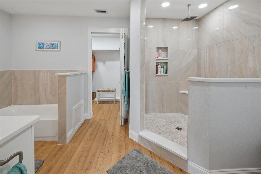 Furnished interior view inside a new home in , Chiefland (Image 11).