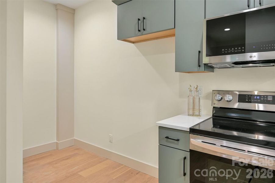 flex space within kitchen and refrigerator slot