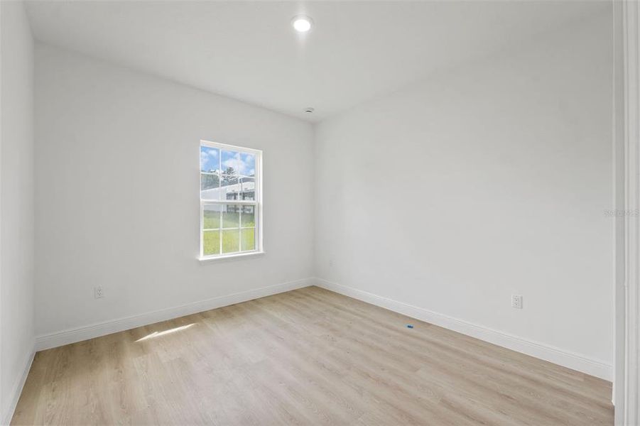 Spacious, unfurnished interior of a new home in , Ocala (Image 15).