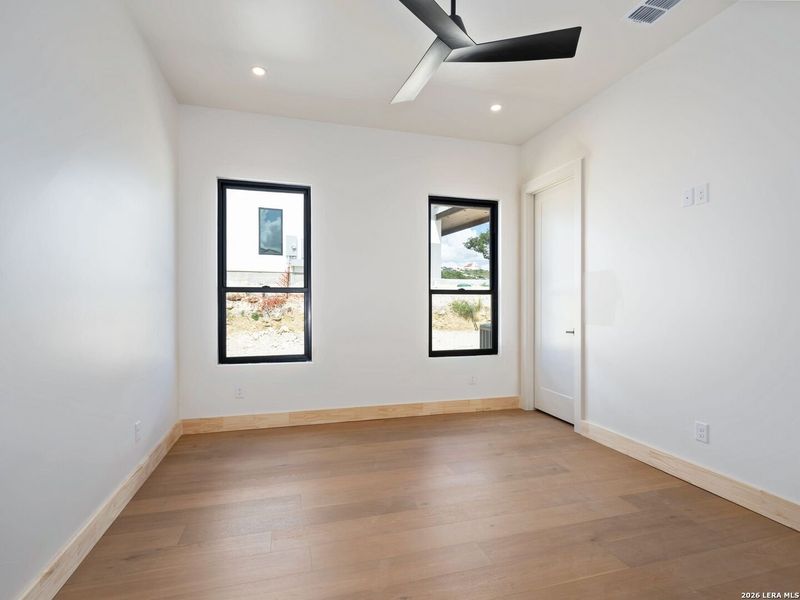 Spacious, unfurnished interior of a new home in , San Antonio (Image 33).