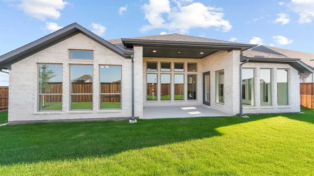 Exterior details and patio area of a home in Myrtle Creek 60', Waxahachie (Image 3). Exterior details and patio area of a home in Myrtle Creek 60', Waxahachie (Image 3).