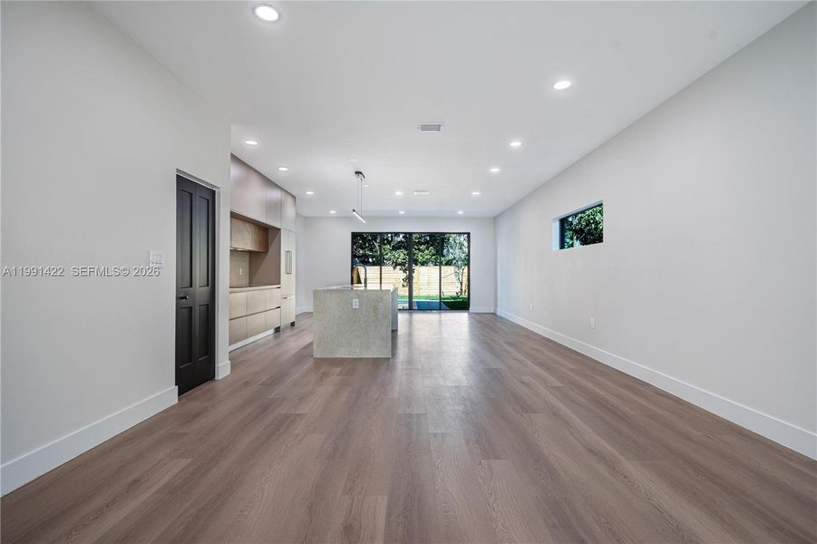 Spacious, unfurnished interior of a new home in , Miami (Image 22).
