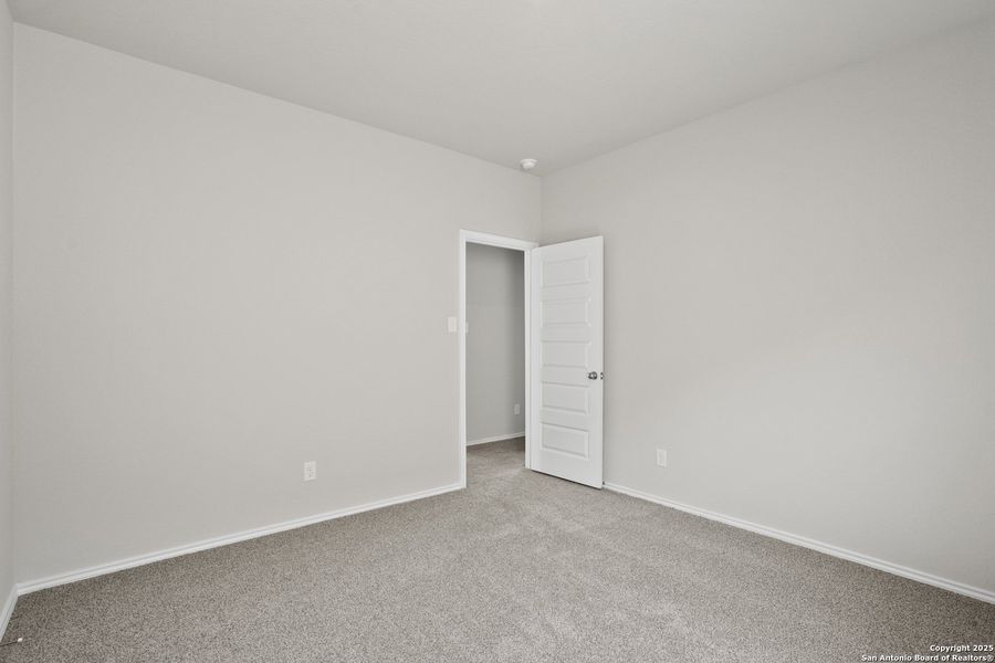 Spacious, unfurnished interior of a new home in Blue Ridge Ranch, San Antonio (Image 12).