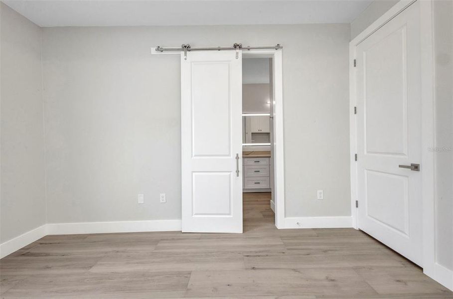 Spacious, unfurnished interior of a new home in , Punta Gorda (Image 27).