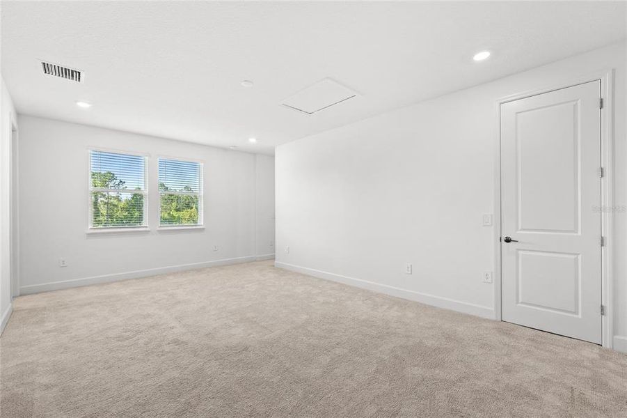 Spacious, unfurnished interior of a new home in Harvest At Ovation 50s, Winter Garden (Image 37).