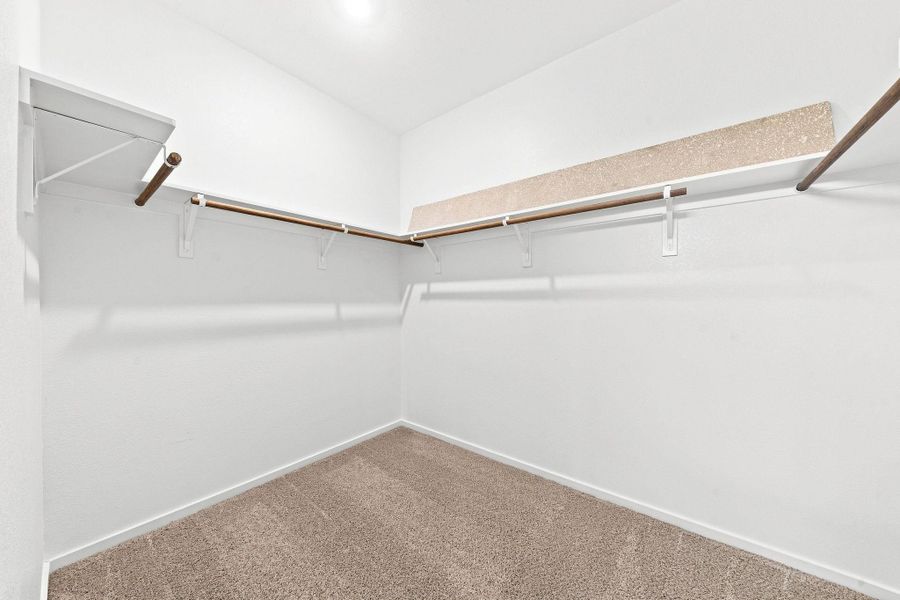 Spacious, unfurnished interior of a new home in Laurel Landing, Alvin (Image 23).