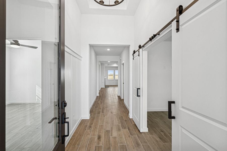 Welcoming foyer (*Photo not of actual home and used for illustration purposes only.)