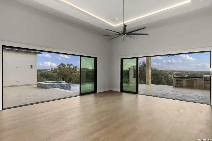 Spacious, unfurnished interior of a new home in , Canyon Lake (Image 60).