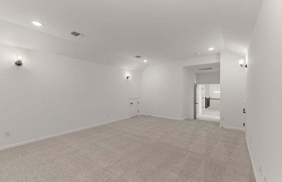 Spacious, unfurnished interior of a new home in Crescent Bluff, Georgetown (Image 18).