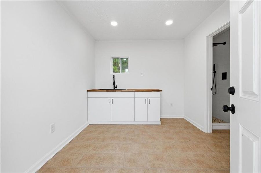 Spacious, unfurnished interior of a new home in , Resaca (Image 24).