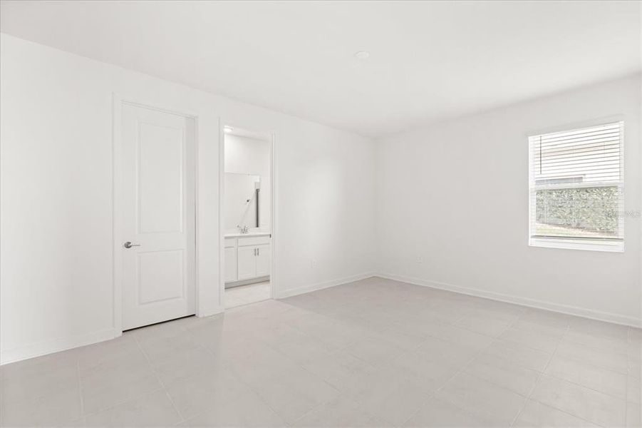 Spacious, unfurnished interior of a new home in Dora Parc, Mount Dora (Image 58).