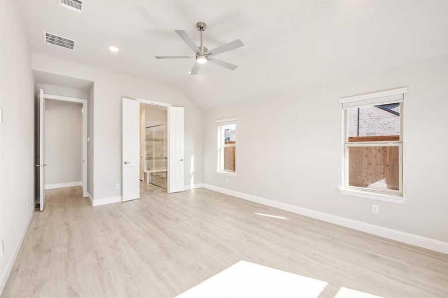 Spacious, unfurnished interior of a new home in Creekview Meadows, Pilot Point (Image 23).