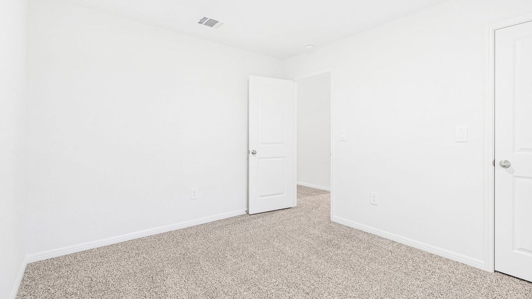 Spacious, unfurnished interior of a new home in Bar W Ranch, Leander (Image 34).