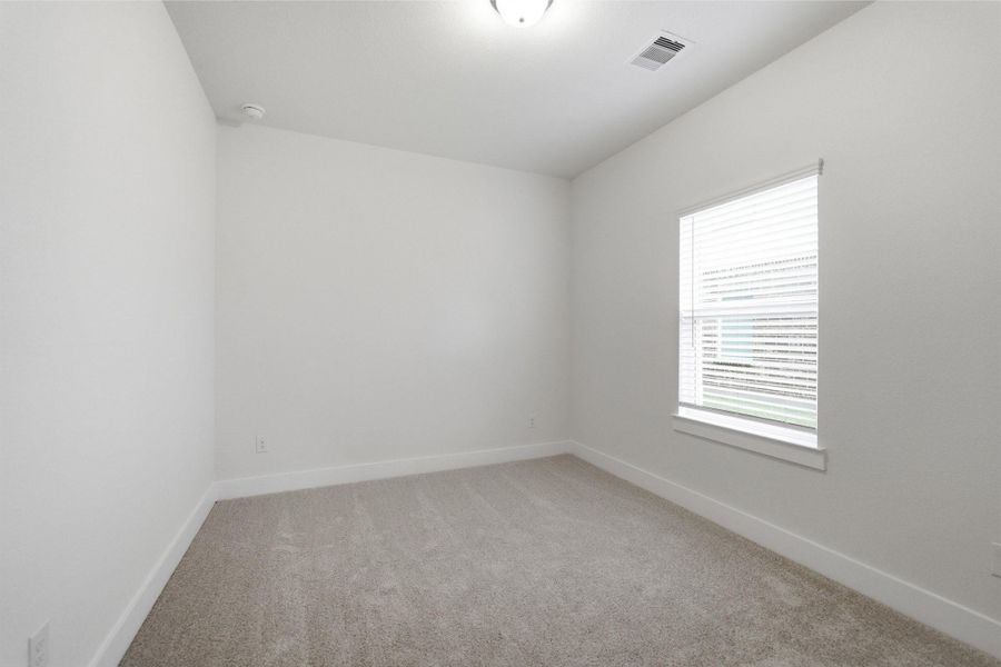 Spacious, unfurnished interior of a new home in Steed Landing, Texas City (Image 18).