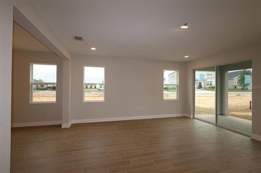 Spacious, unfurnished interior of a new home in Emerson Pointe, Apopka (Image 22).