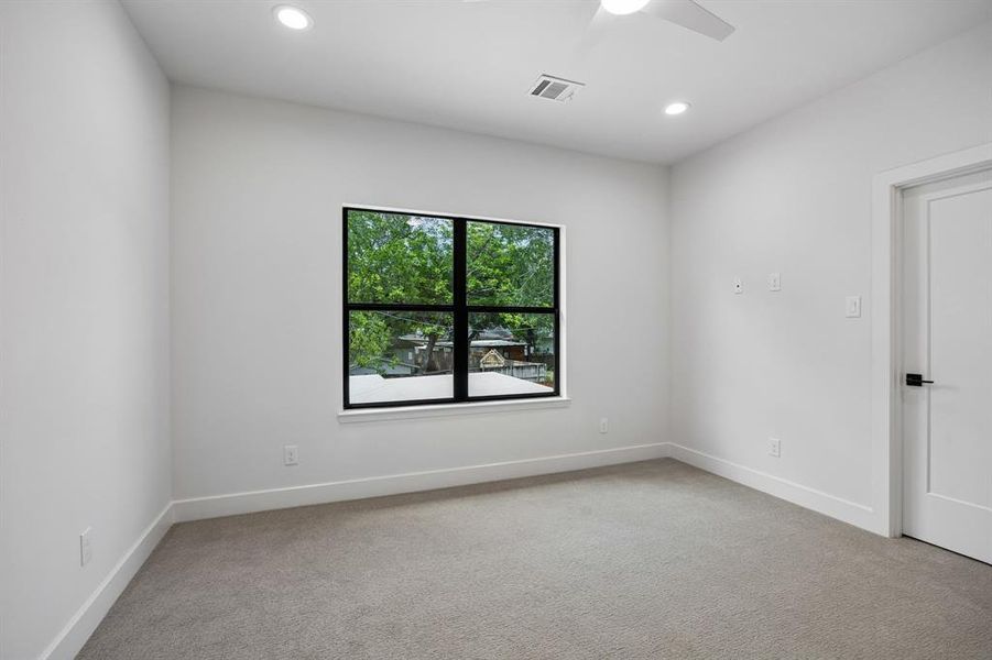 Spacious, unfurnished interior of a new home in , Dallas (Image 33).