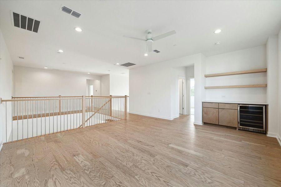 Spacious, unfurnished interior of a new home in , Bellaire (Image 22).