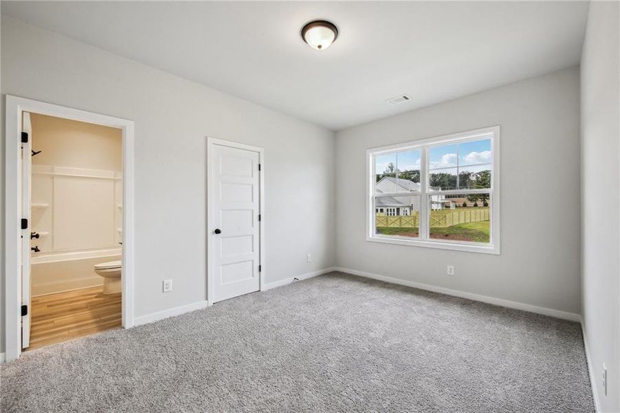Spacious, unfurnished interior of a new home in Rosewood Lake Estates, Hoschton (Image 41).