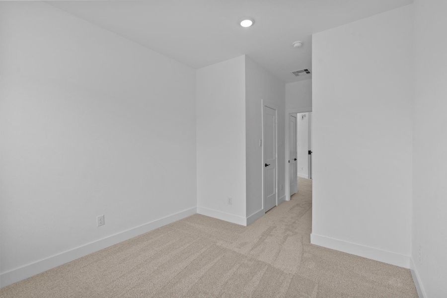 Spacious, unfurnished interior of a new home in Sienna 45's, Missouri City (Image 13).