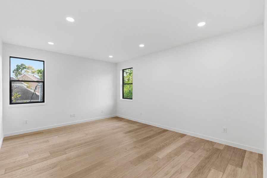 Spacious, unfurnished interior of a new home in , Houston (Image 46).