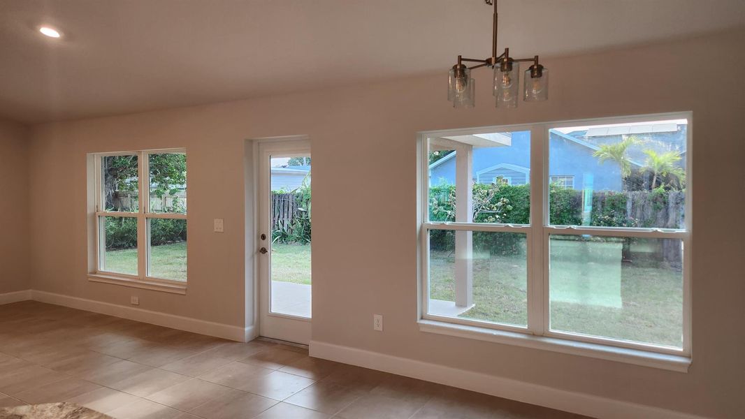 Spacious, unfurnished interior of a new home in Gatlin, Port St. Lucie (Image 12).