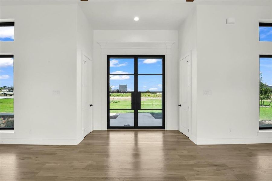 Spacious, unfurnished interior of a new home in , Aledo (Image 35).