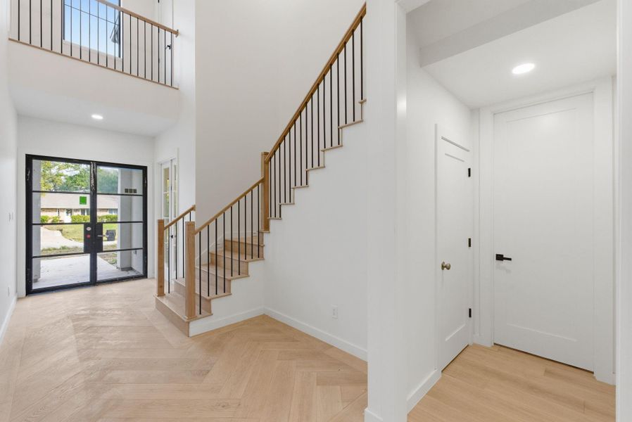 Spacious, unfurnished interior of a new home in , Houston (Image 47).