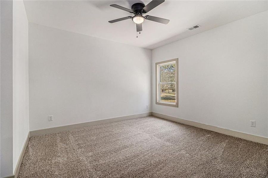Spacious, unfurnished interior of a new home in , Oxford (Image 27).