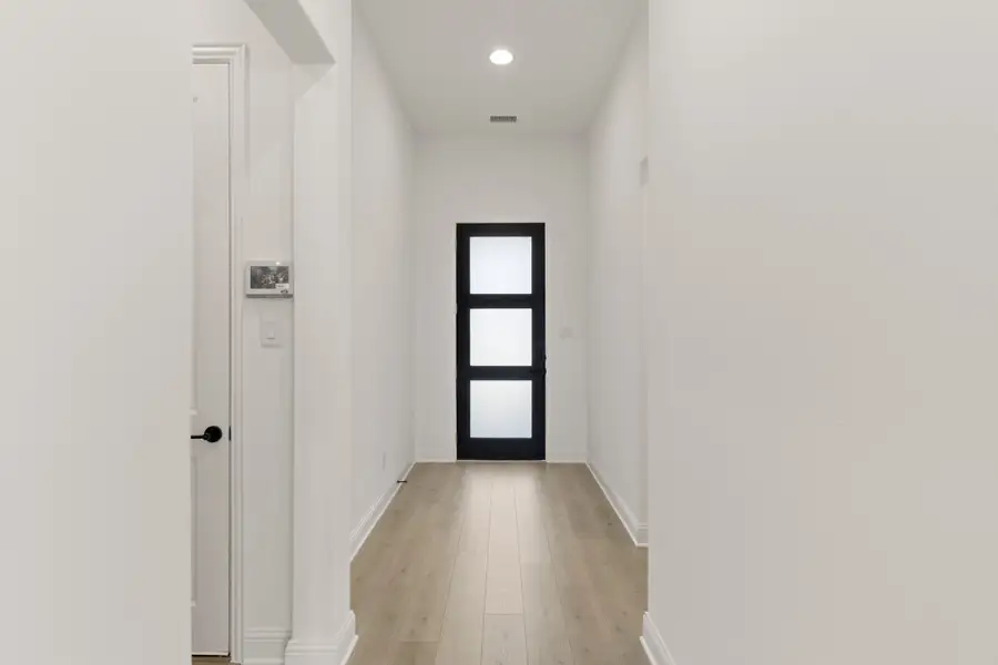 Spacious, unfurnished interior of a new home in Nelson Lake Estates, Rockwall (Image 25).