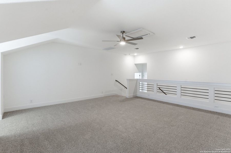 Spacious, unfurnished interior of a new home in Mesa Western, Cibolo (Image 22).